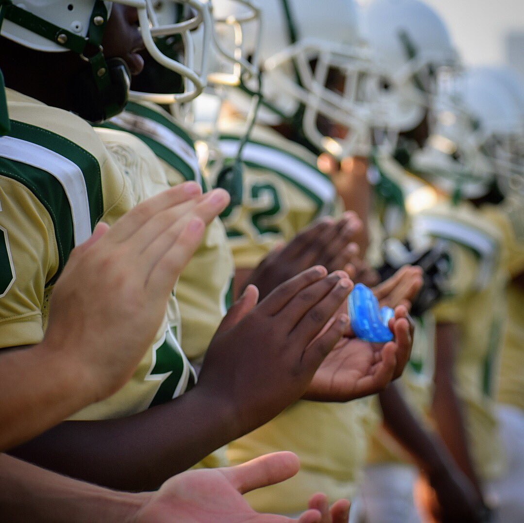 TheVikingPress's tweet photo. @KinstonHS’s JV football team earns first win this season with a 22-7 victory over West Carteret. https://t.co/eUUiZaOjEr