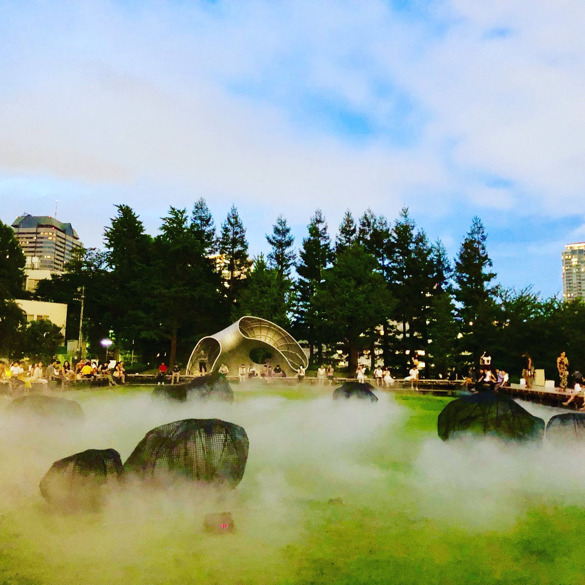 chengmatt's tweet photo. Fairyland in the city??? Another amazing digital art piece by #TokyoMidTown!!! #DigitalArtGarden #SummerInTokyo #TokyoMidtownGarden https://t.co/OxRK27r4TH