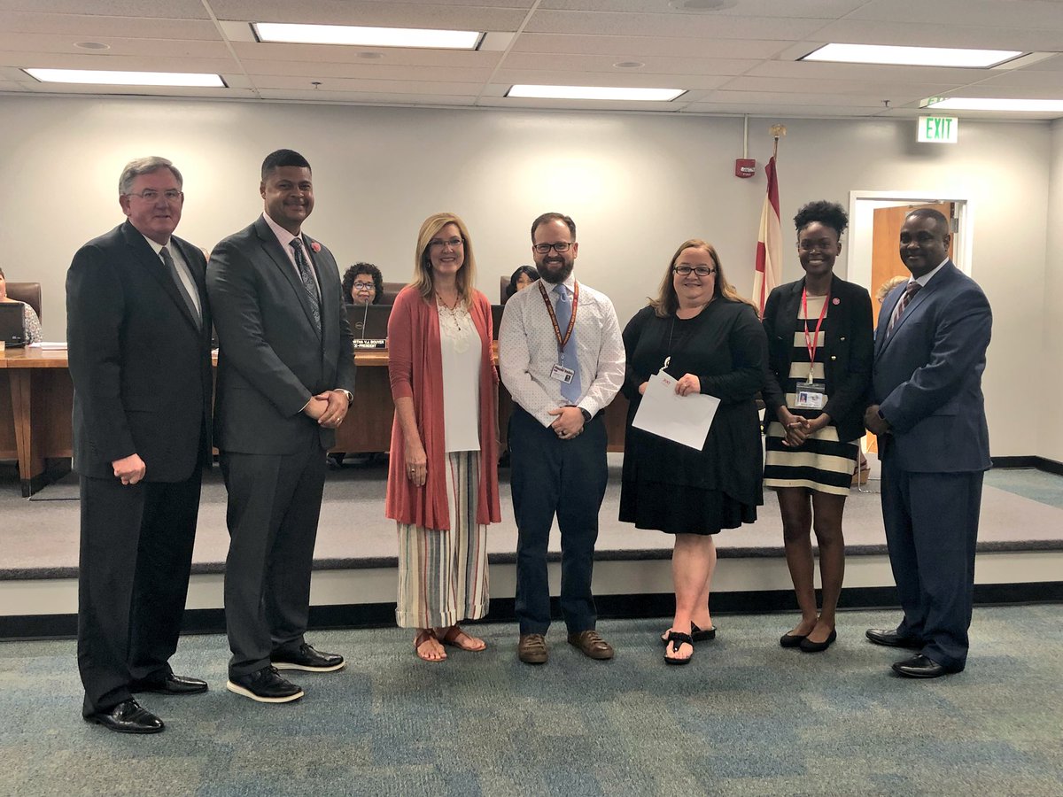 Recognizing @GESGators and <a href="/PVHigh/">Pinson Valley High School</a> for being designated as an Alabama Bicentennial School! Can't wait to see your student and community focused projects in action!! <a href="/al200/">AL200</a> @AlabamaDeptofEd
