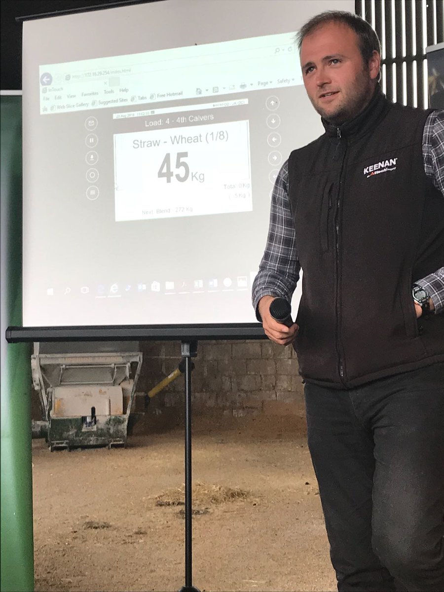 AlltechUK's tweet image. Here’s the InTouch controller mirrored onto the projector at P R Robinson’s to show LIVE loading of the machine #SMARTFEEDING #TeamDairy #FarmEfficiency