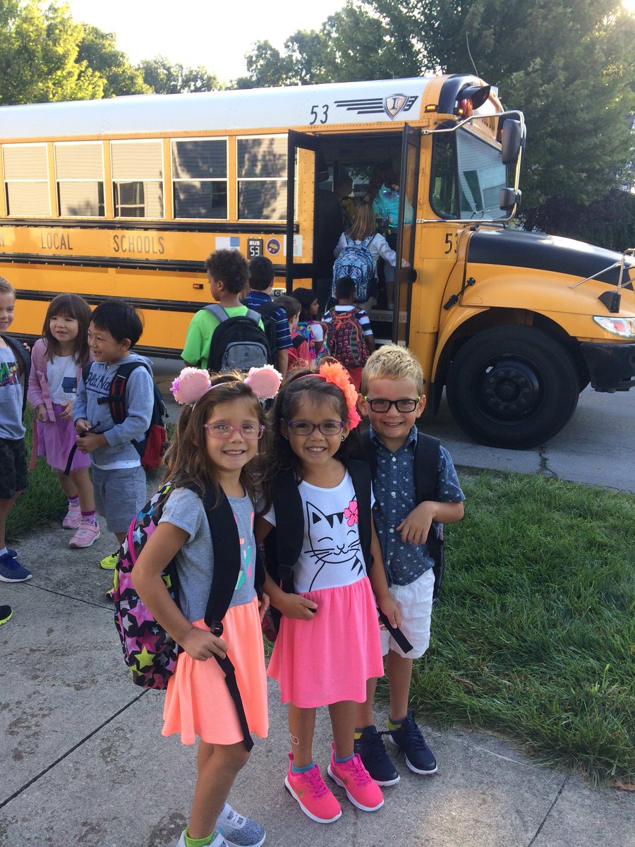 Shelcervantes's tweet photo. It happened!! First day for half day kindergarten! #tinyeagles @napls https://t.co/KzepK4Vc6B