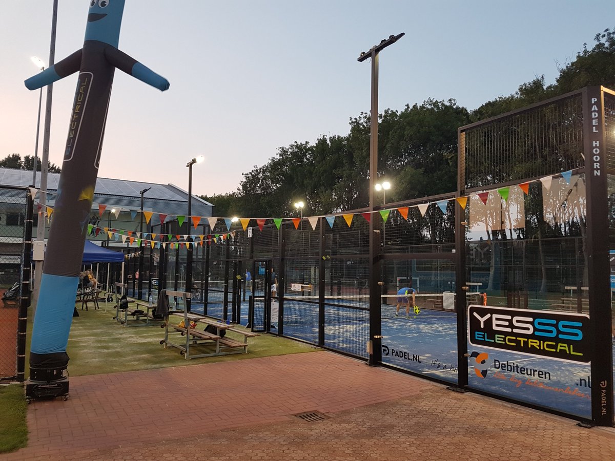 De kop is eraf, de eerste wedstrijden van het YESSS Electrical NPB100 padel toernooi bij Tennis Vereniging Hoorn zijn gisteravond gespeeld. 

Vanavond om 19.00 uur gaan we weer verder!

<a href="/debiteuren365/">debiteuren365</a> <a href="/yesssnederland/">YESSS Electrical</a>