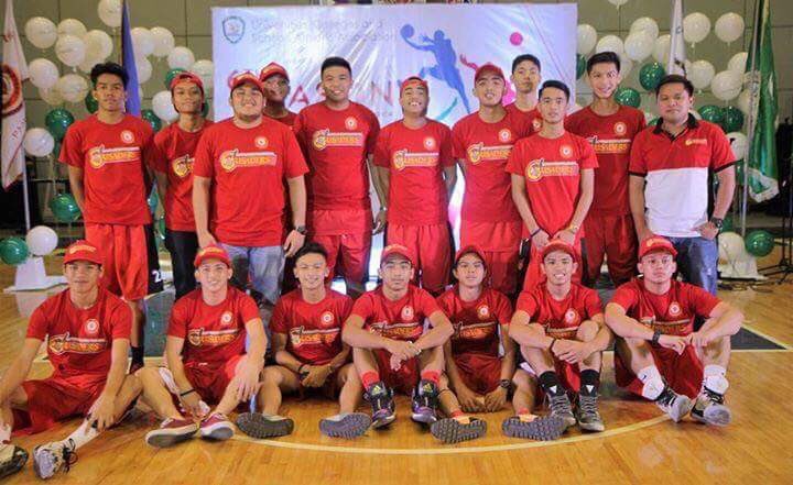 nosyajnagares's tweet photo. 2015-2016-2017 namiss nyo din diba? Ayan yung humahakot tayo ng fan’s diba🏀🔴❤️ dito pa rin sa solid team💪🏻🏀 CHAMPSSSSS💪🏻💯🏀🔴❤️ https://t.co/YDZq8dxPep
