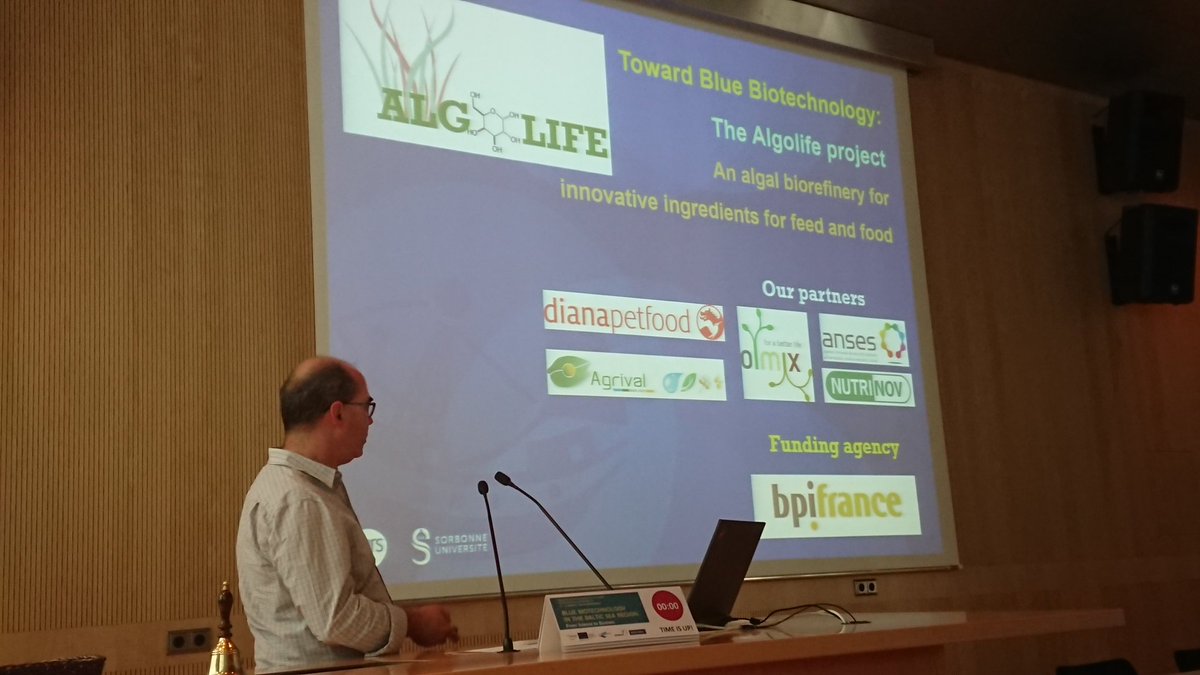 ThaliaArvaniti's tweet photo. Michel Gurvan from @SBRoscoff presenting on #macroalgae polysaccharides degradation #BalticBlueBioAlliance #science2business https://t.co/ig9jLw0a8f