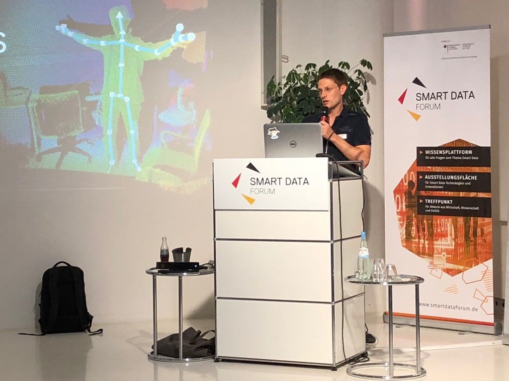 TKinBerlinBB's tweet photo. .@motognosis spricht darüber, wie #VR gegen Symptome von #Parkinson genutzt werden kann. Alles zum Thema unter https://t.co/sYwD0b84JT #BarCampVR https://t.co/UBvzdsdudD
