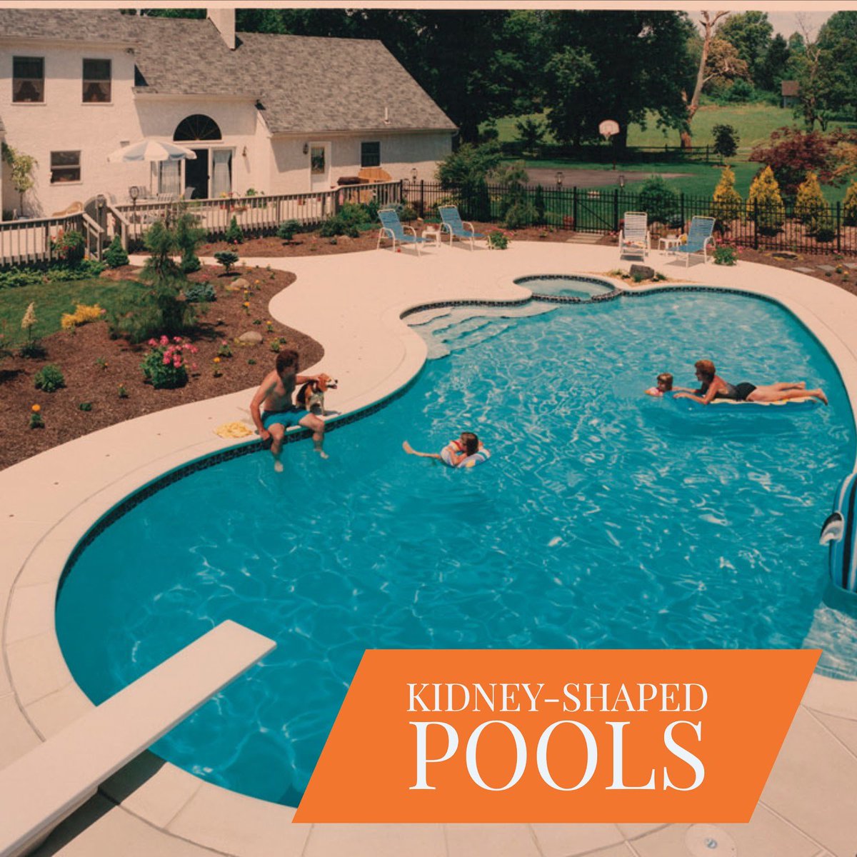 The retro good looks of a kidney-shaped pool can be used with a variety of architectures, which makes it a go-to design for many houses.