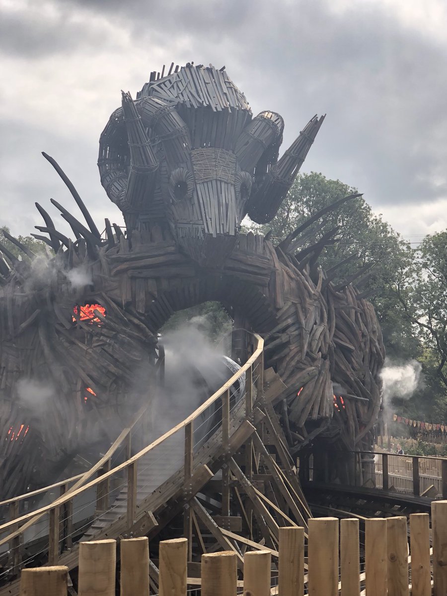 Twentytwentyluf's tweet photo. We are all about to ride the #WickerMan @altontowers #excited #endofcoursetrip @Twenty_TwentyUK https://t.co/gv5i2FyRcl