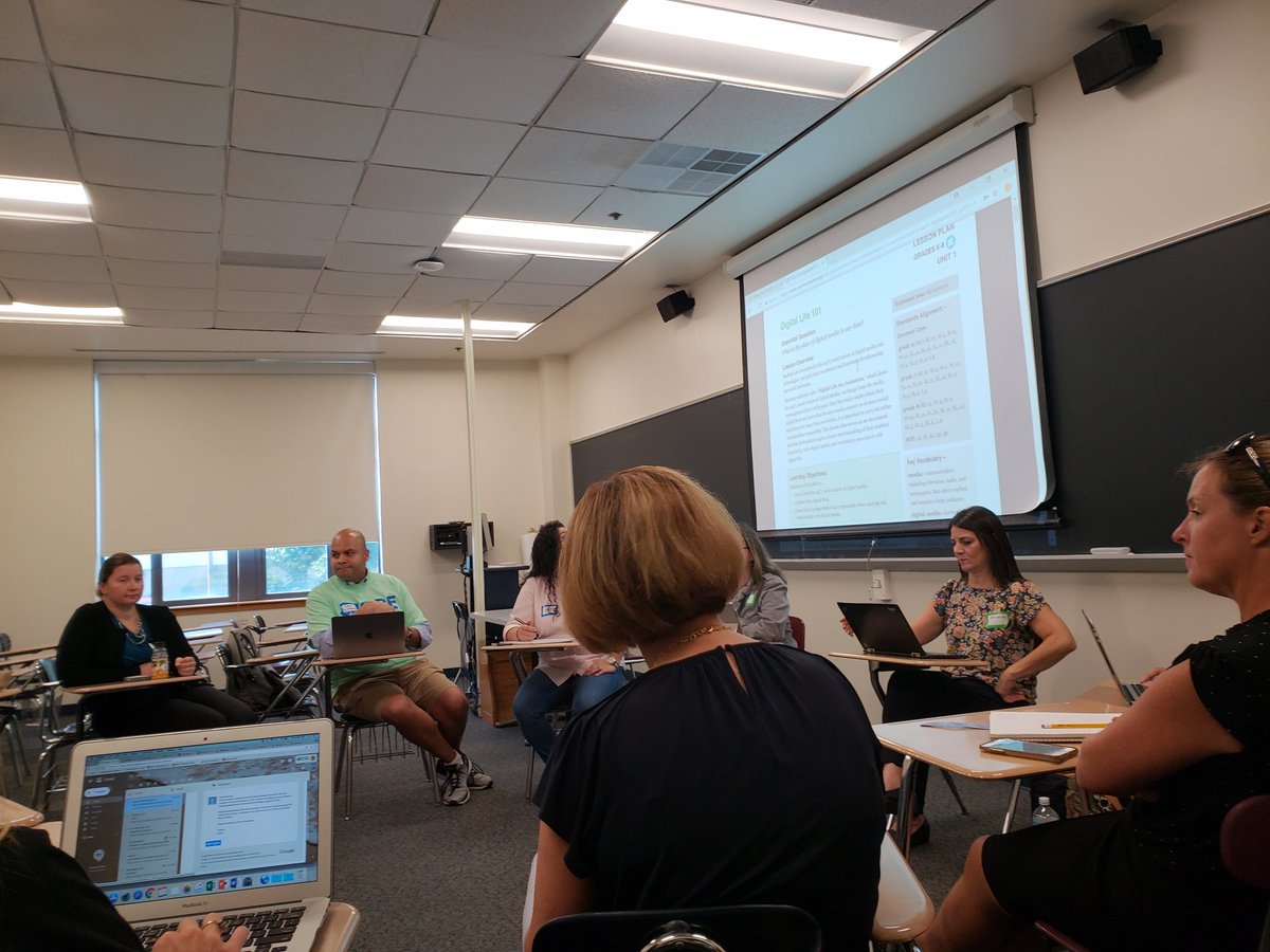 khwtekgirl's tweet photo. Digital Citizenship convo @dalstonEDU session @EdcampJS #shoretolearn #edcampjs2018 https://t.co/evQLdLx7Zm