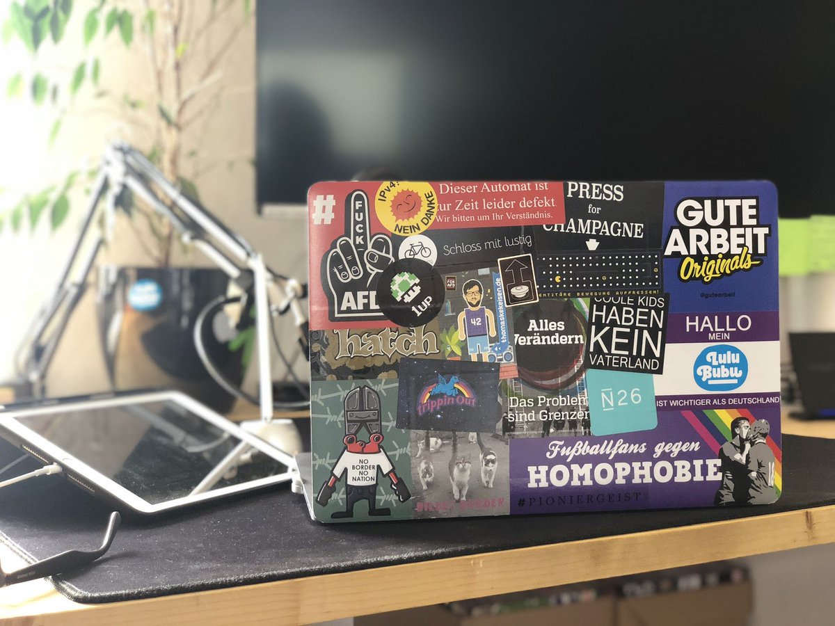 Blauesocke's tweet image. Mein Beitrag zum #laravelstickercontest2018