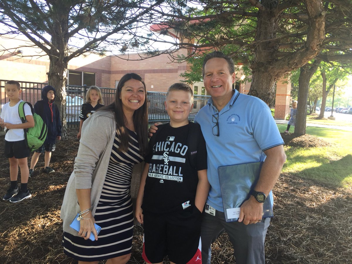 CrystalLakeSD47's tweet photo. First full day of school across the district! Here are a few pics from @GlacierRidgeD47. Welcome kindergarteners! A big thank you to the PTA for the positive messages decorating sidewalks around the school! #polarbearpride #D47firstday2018 https://t.co/2tu2Bz8ZmJ