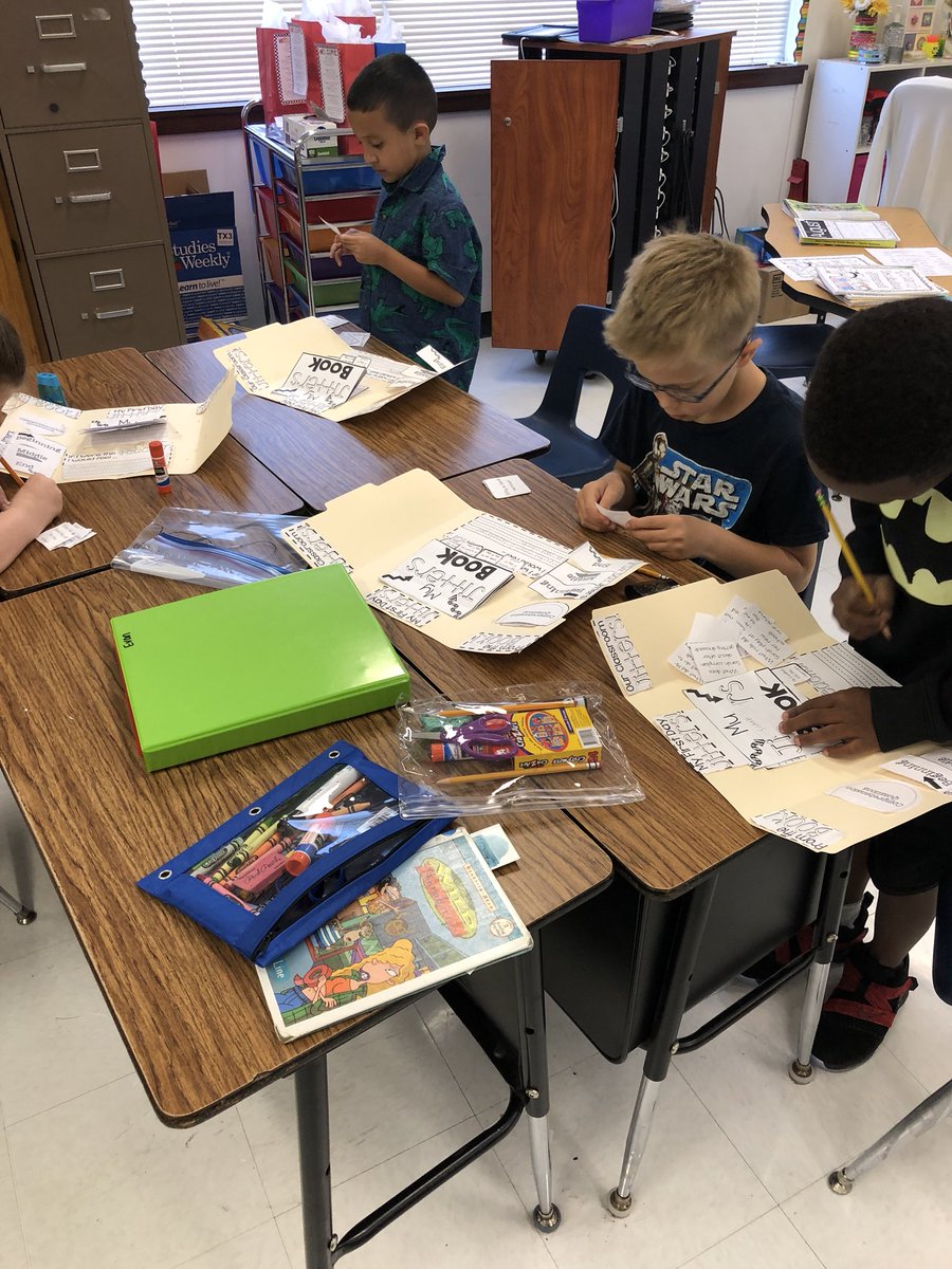 baethge's tweet photo. Working hard on our lap books for First Day Jitters. #August18NSE #mustangstrong https://t.co/BsYfZs3i8o