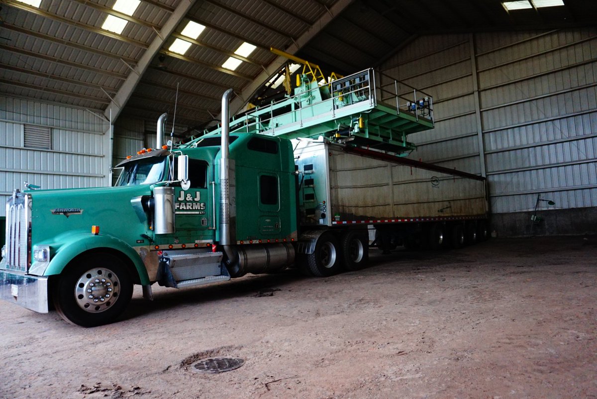 TroutRiverPE's tweet photo. .For #TrailerThursday today, we have a #TroutRiver #ShuttleFloor being loaded under an indoor hopper with #Biosolids. Thanks to @MorganSmallman for the photos. https://t.co/yomPaHyklp