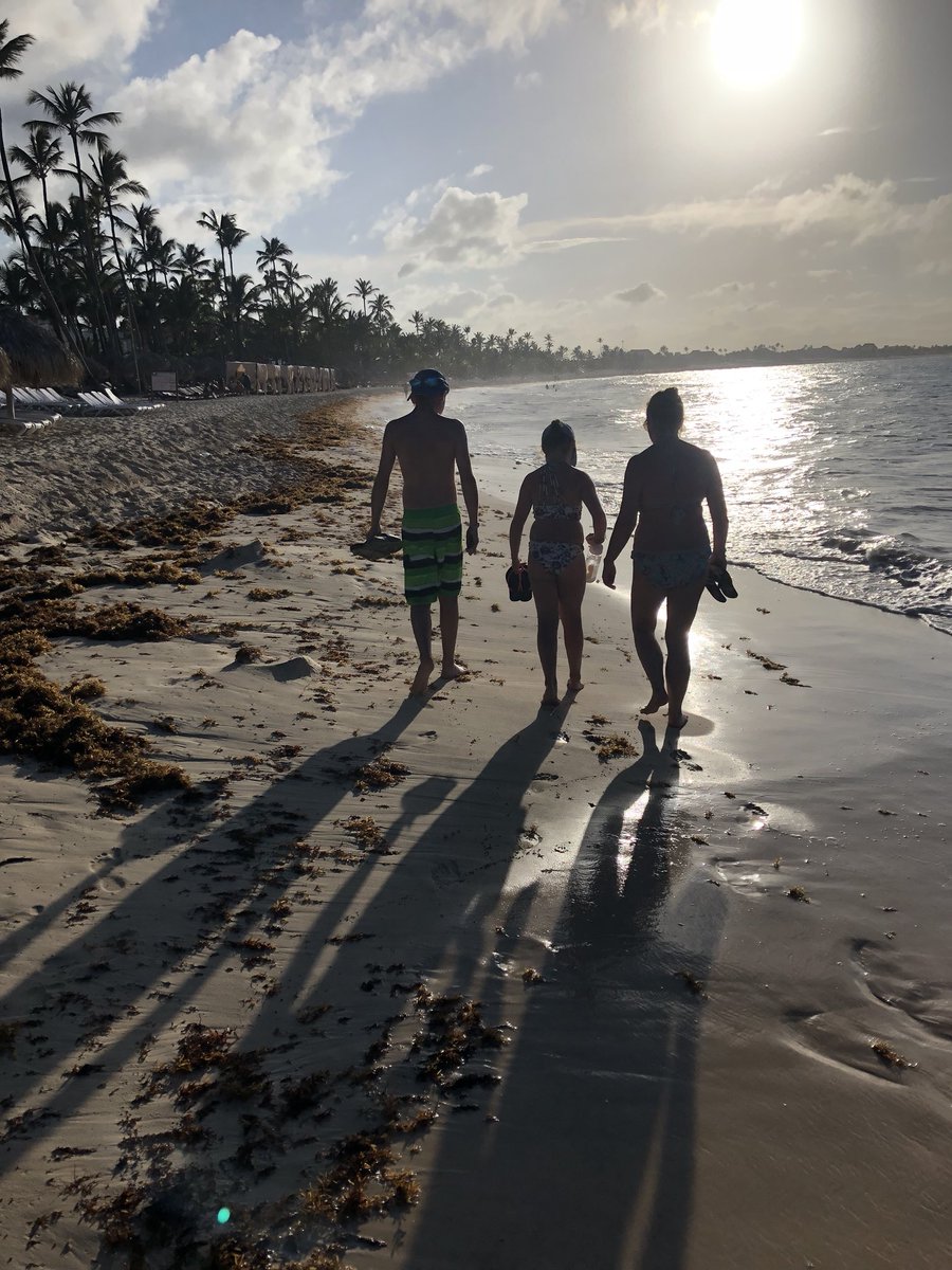 blakey10067's tweet photo. Holiday beach fun https://t.co/uyu03Fmcd9