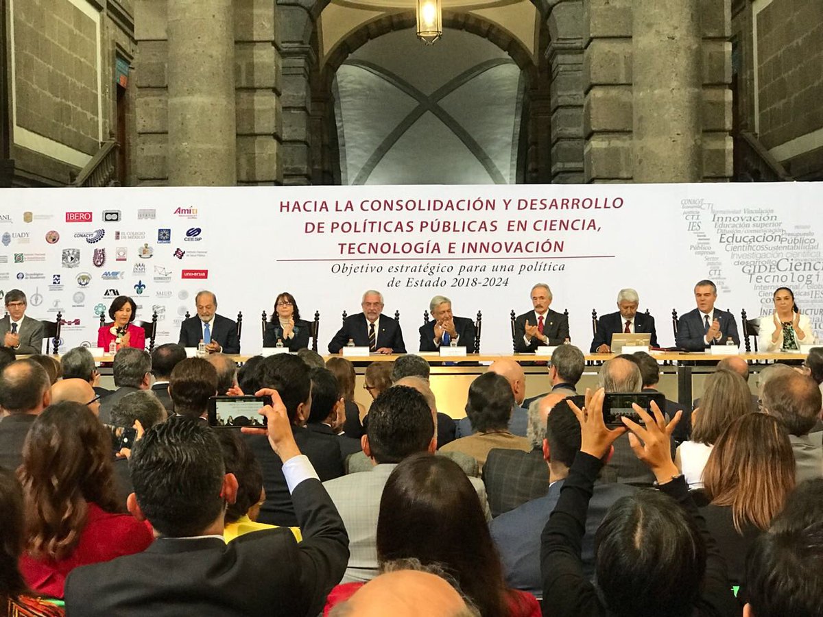 fdmejia's tweet photo. En el palacio de Mineria, entregando la propuesta de estrategia para políticas públicas en ciencia, tecnología e innovación. @AMIAC_mx @fdmejia @UNIR_Mexico https://t.co/VsBtgJLQFz