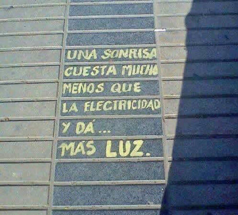 Sonrían, por favor. Necesitamos mucha luz originada de esta manera😊