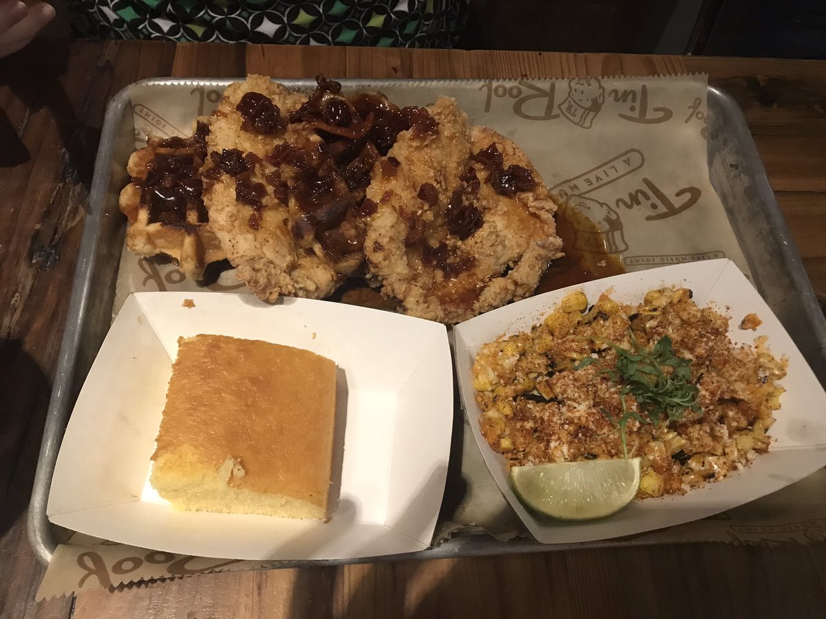 drwstl's tweet photo. Amazing dinner last night at @tinroofstlouis for #DRWSTL! https://t.co/OdZ12ldxKh