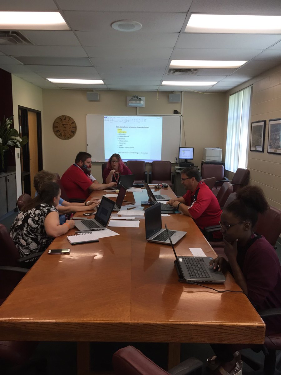 colwindt's tweet photo. Tech Thursday at Lake Brantley!!  LBHS’ finest learning about e-campus! https://t.co/v0Kex7MmpQ