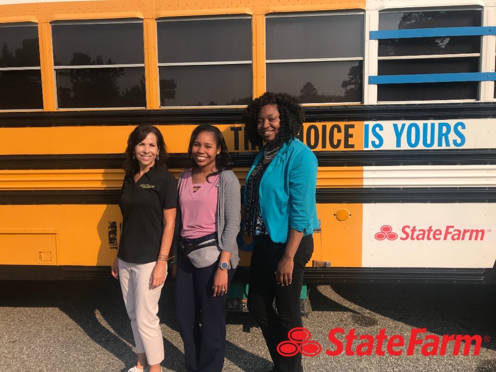 mattiecstewart's tweet photo. Our week with the @macodawgs of the #MaconCounty, #Georgia school district continues today with a #ChoiceBus stop at #MaconCountyMiddleSchool. Thanks to all of the amazing faculty, staff, coordinators &amp; volunteers for an amazing day! @StateFarm  @SF_JulieSmith https://t.co/6bB6f5yDSV