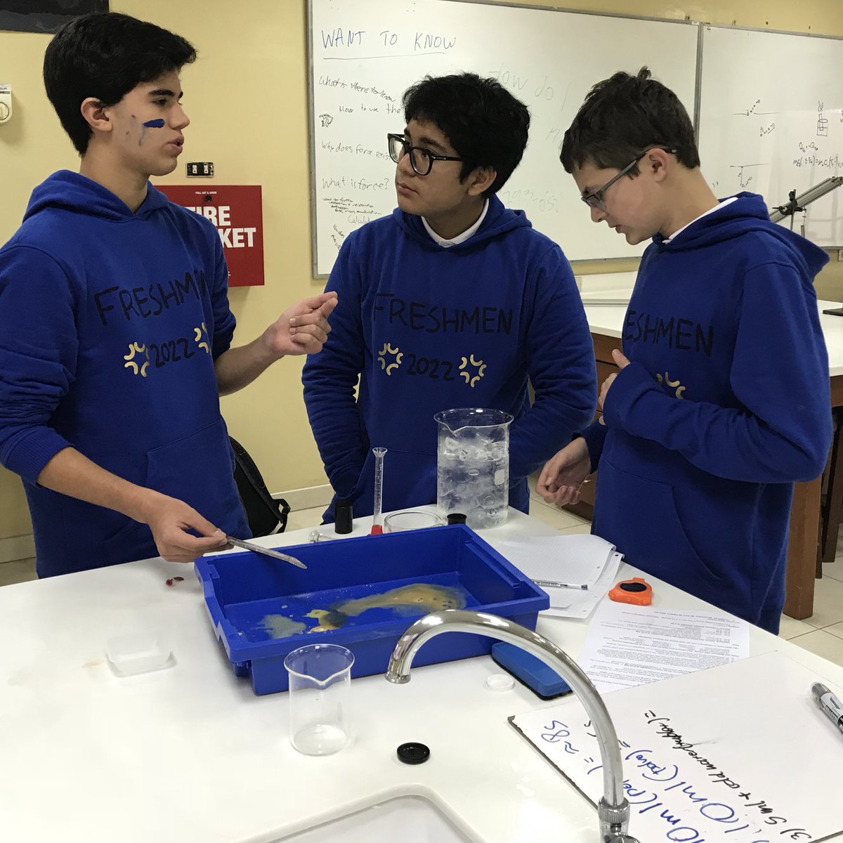 sherriebuchner's tweet image. High energy “Pop the Top” in exactly 8.23 seconds #FDRicc Science competition! @FDRHighSchool @ColegioFDR