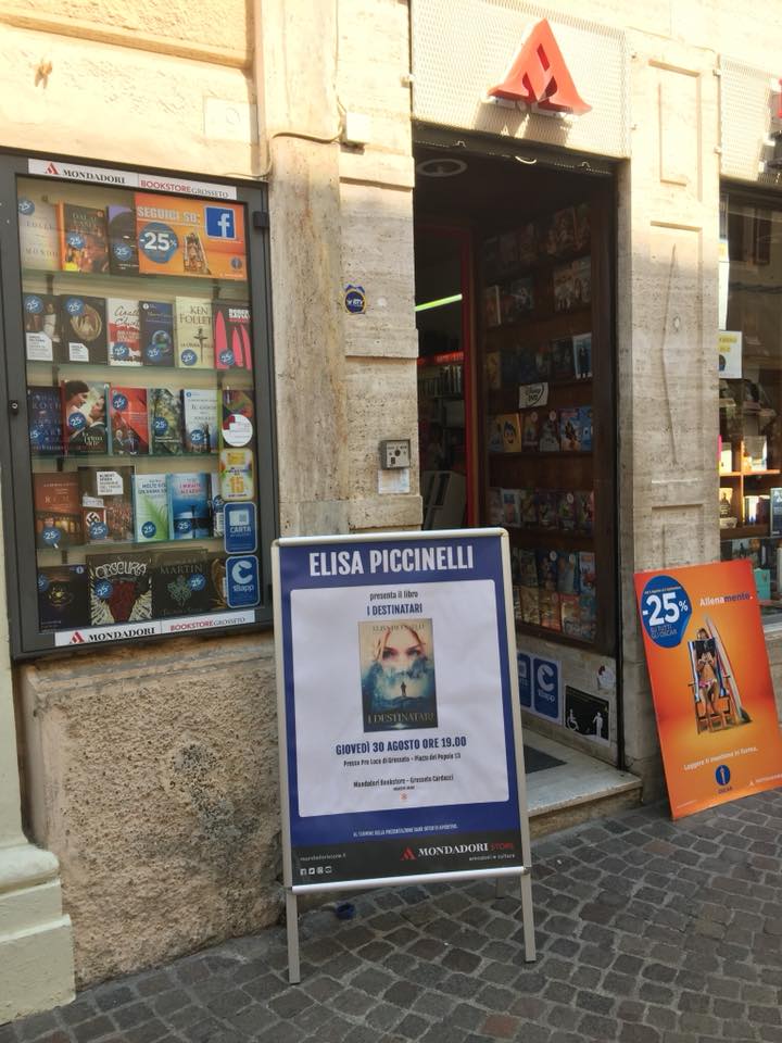 Zazeli80's tweet photo. Outside the bookstore in my hometown! I'm so excited! My presentation date is coming soon!! #idestinatari #YAFantasy #librofantasy #WritersLifeChat #dreams #amwriting #promotion #blogging #leggere #scrivere #sognare https://t.co/nCYwNhDaK0