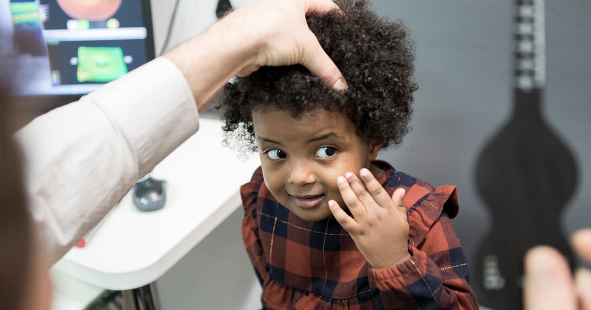 The_AOP's tweet image. More than one in 10 children, in every classroom, are estimated to have an undiagnosed vision problem – find out how a sight test will help your child achieve their best: ow.ly/xxjG30luvPF #ABSee