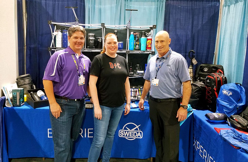DistCentral's tweet photo. #TBT - Our Marketing Director, Angela Taylor visiting with some of our great suppliers last week at #SAAC18 #PromoProducts #WeLoveOurSuppliers
@GoldstarPens @swedacompany @StarlineTalks @thechestinc https://t.co/AMiiUcmJim