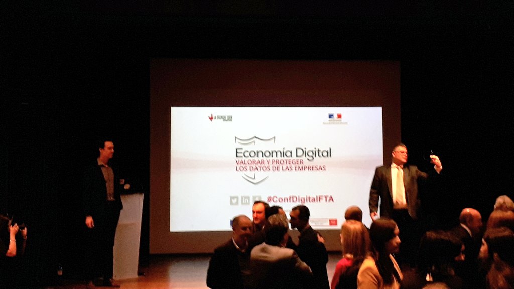 LeonardElizeche's tweet photo. En la #ConfDigitalFTA https://t.co/CLCKPU5Hnz