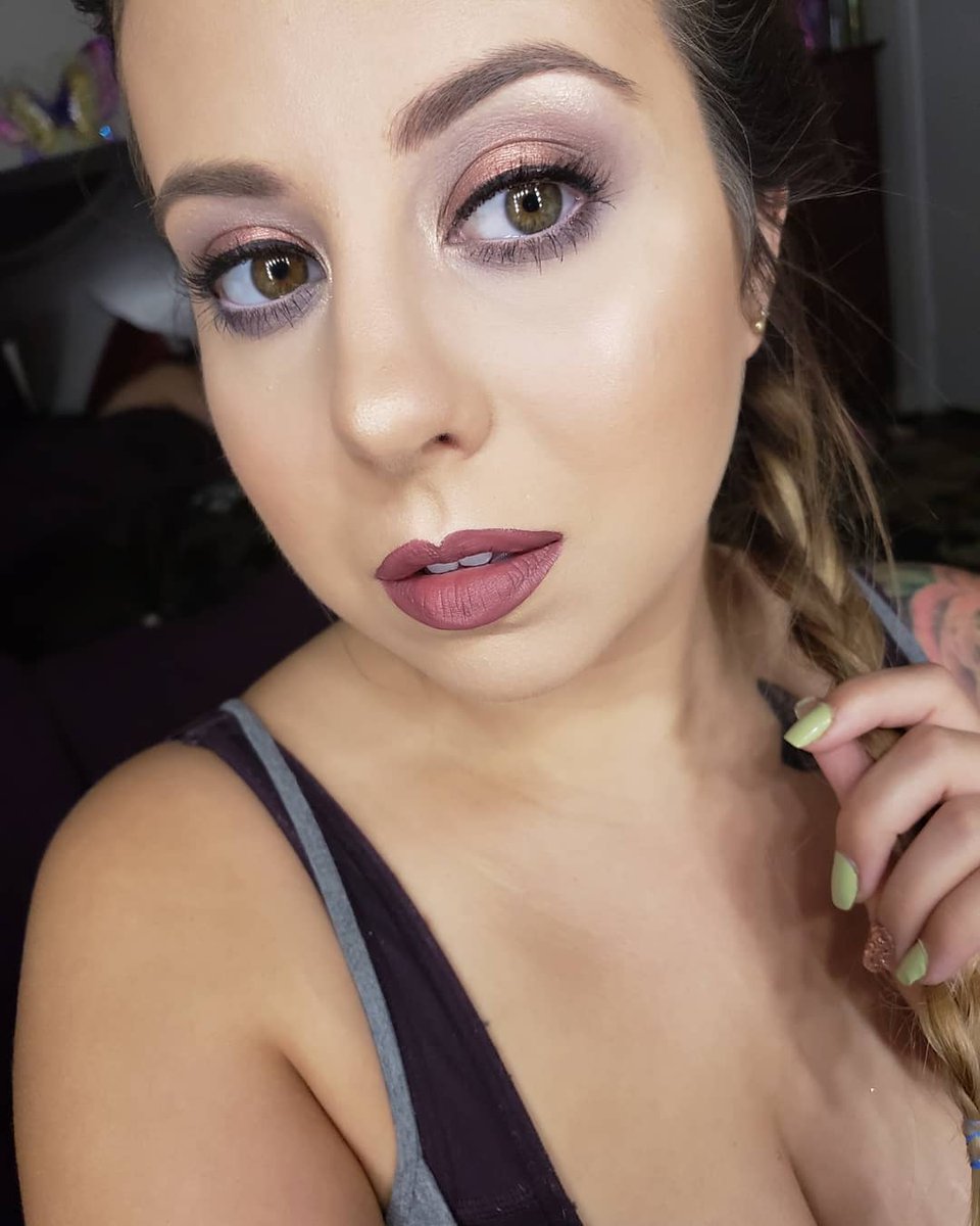 ashemnicole's tweet photo. Here's to being 27!
#ABH #norvina #amrezyhighlight #benefitcosmetics #RollerLash #prettyvulgar #theink #colourpop #crybaby #maybelline #matteNporeless #tarte #shapetape #busygalbrows #toofaced #sweettea #klpolish #pistachioicecream #jeffreestar #velourliquidlip #humannature https://t.co/W59zzbcWnP