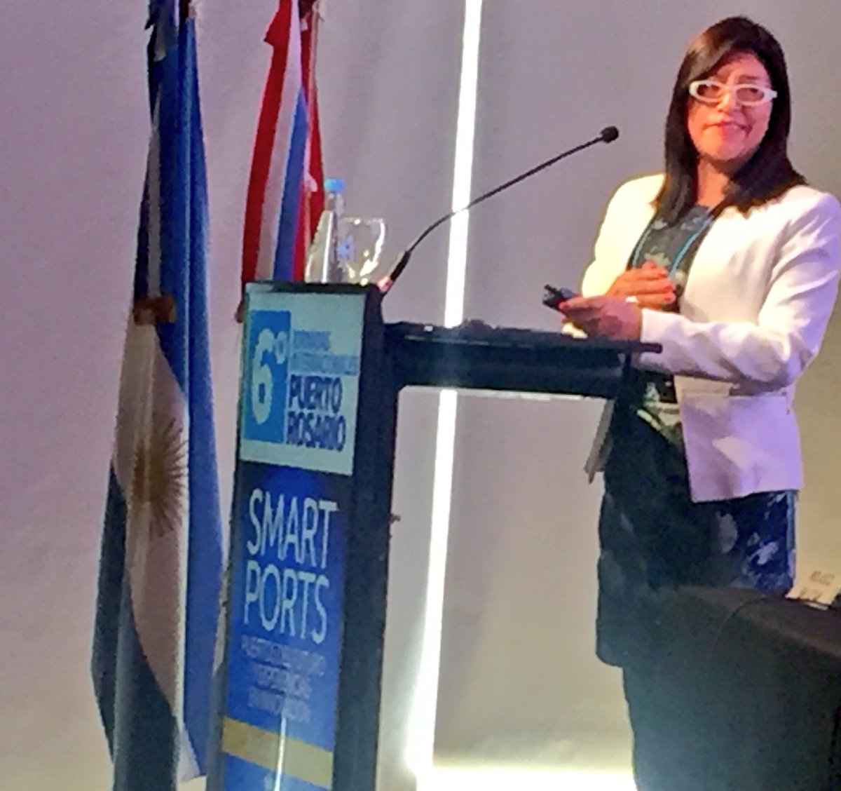 aduananews's tweet photo. #ENAPRO2018 Ahora #Perú desarrolla su Programa Red de Puerto Digital. Miren una mujer al frente de la #modernización: Mariela Gutarra Ramos 🇵🇪🇦🇷 #CeroPapeles https://t.co/hbXqWV9jnt