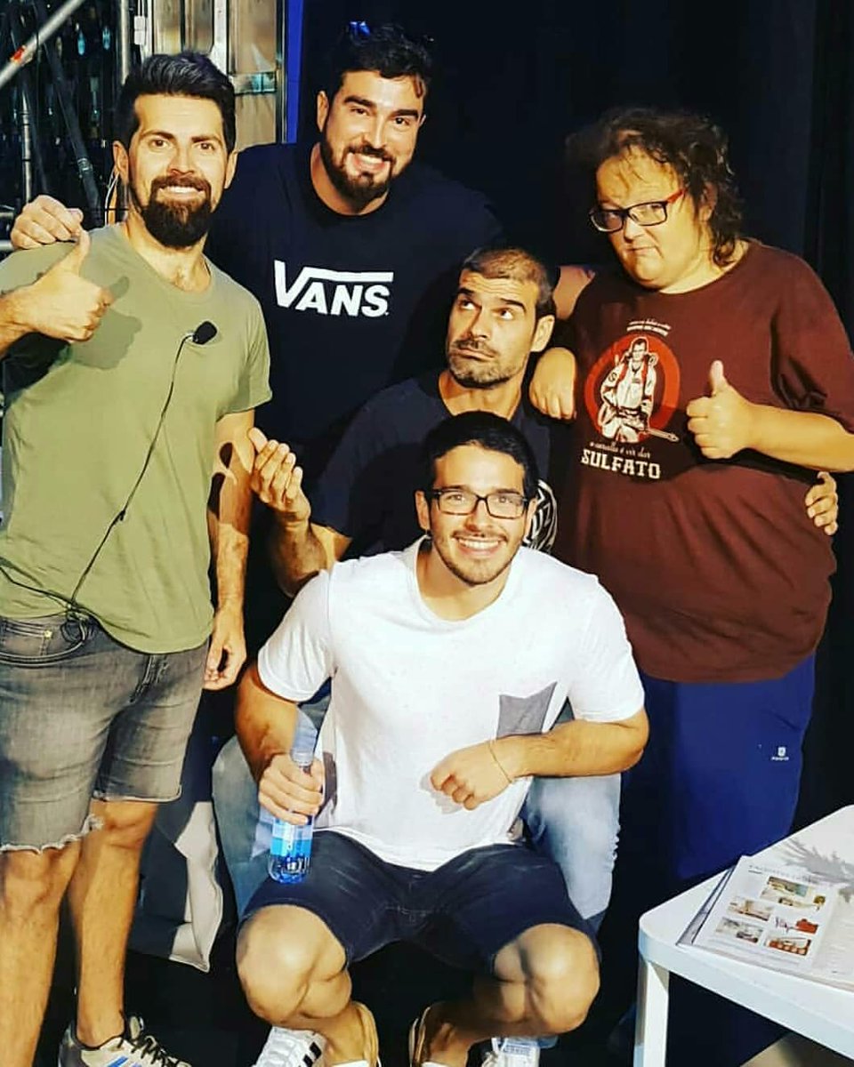 comareacast's tweet photo. Nuestro querido @santi_romay participa c
en #maloseratvg que hoy se graba en el #GustavoFreire de #Lugo acompañado de otrxs #grandes y #queridxs del #audiovisualgalego #SantiRomay #actor #talentocomarea
#comareacast #orghullo @TVGalicia @aine_gal #GaliciaCalidade https://t.co/zCuIrN2afG