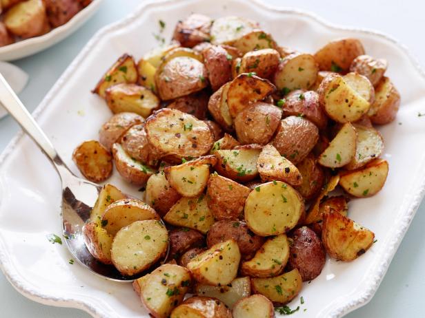 Our #hotbaroftheday is Beef Sliders and Roasted Potatoes #lunch #harvestbarn #NOTL