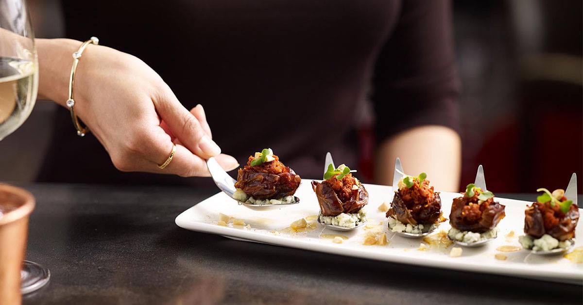 RehearsalDining's tweet photo. Sullivan's Steakhouse is a great spot for to host your Rehearsal Dinner! Serving beef, seafood &amp; cocktails in swanky surrounds with live music! Banquet Menus available at https://t.co/v3AgAokC8x https://t.co/XOfBQfrc7n