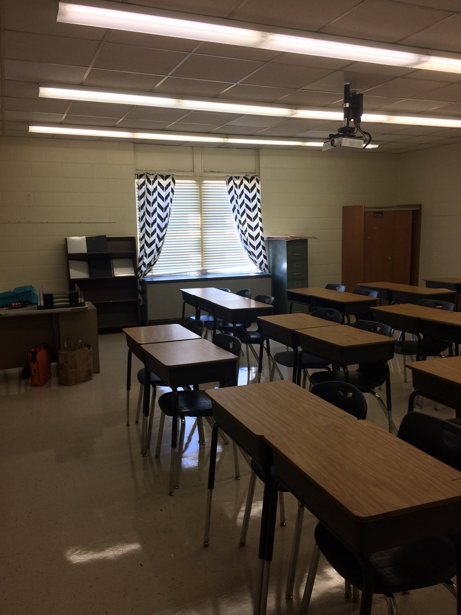 JessicaCecil9's tweet photo. Got to see my classroom today! https://t.co/5rE1Byx9T0