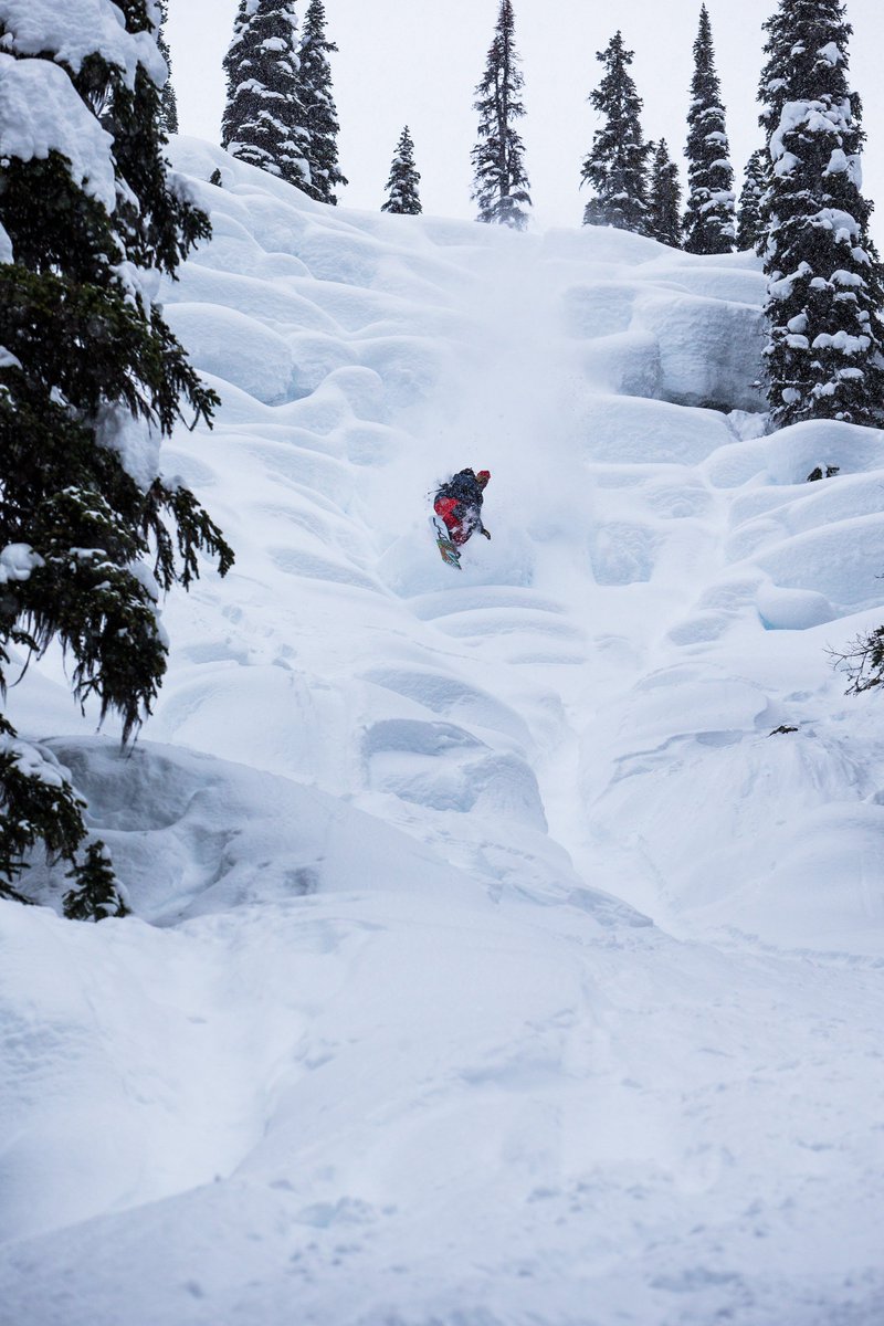 TravRice's tweet photo. Pillow drifts and big hits | #DepthPerceptionFilm | Photo: Andrew Miller
@Quiksilver | @UnionBindings | @libtechnologies https://t.co/AhGPQPrqd0