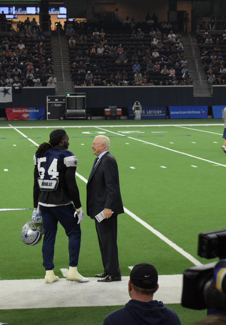 blazinchris_21's tweet photo. @thejaylonsmith lil picture I got of Jaylin but I appreciate the autograph for my son #swipeseason https://t.co/NBiXxaubXN