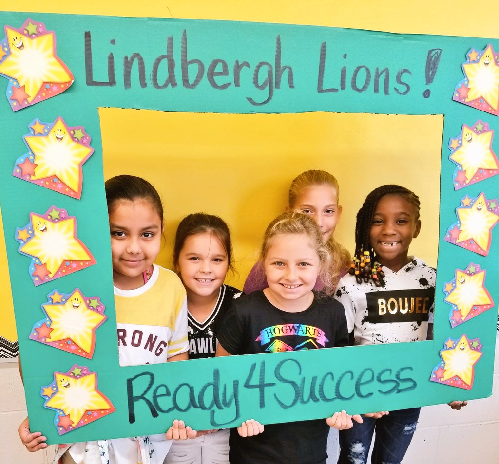 ColsCitySchools's tweet image. These Lindbergh Lions are #Ready4Success. Great #FirstDayCCS in the books.