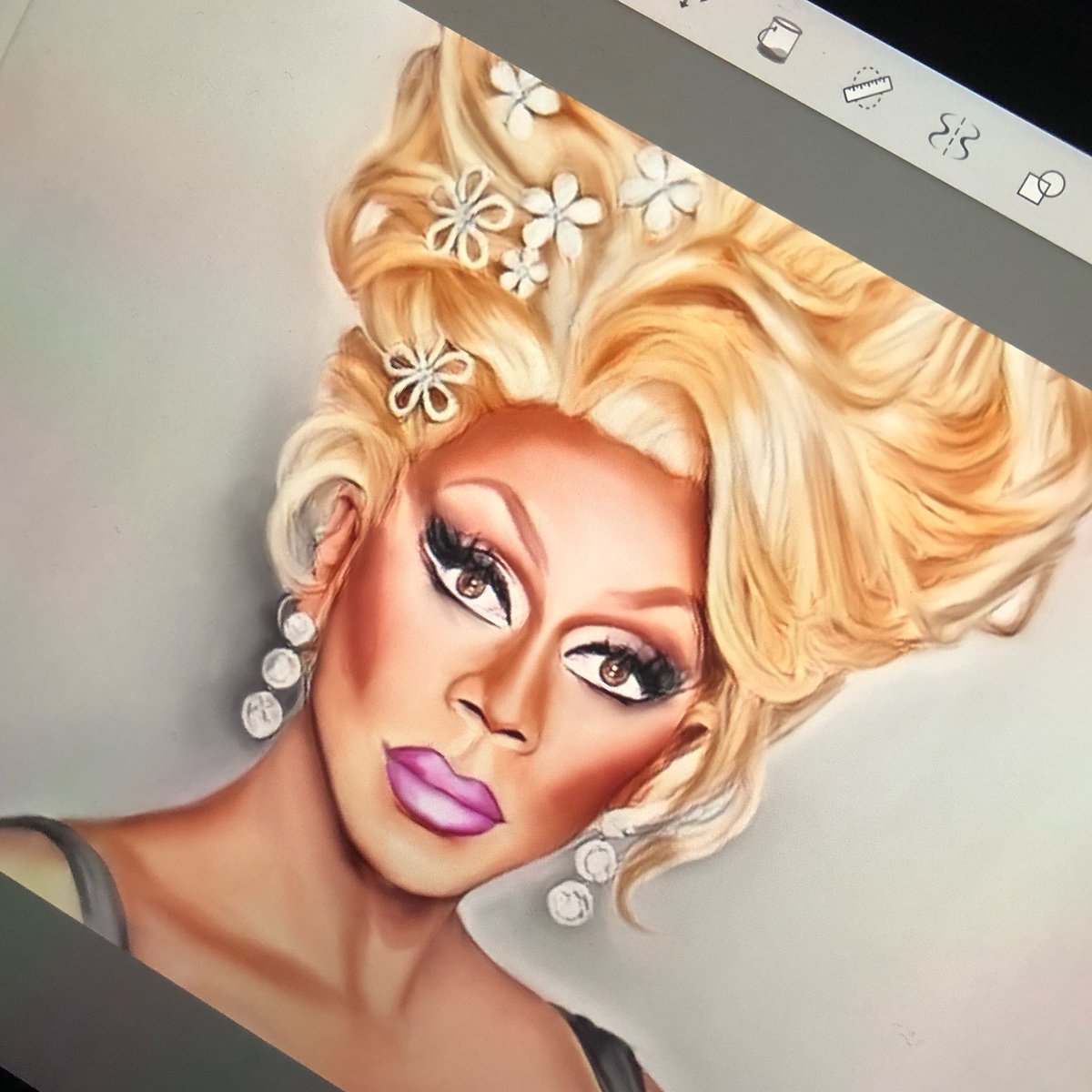 starrhall1991's tweet photo. @RuPaul you always look amazing and I’m slightly obsessed with you. So the artist in me needed to draw you! Fingers crossed if you see this you like it. My 4 1/2 month old son doesn’t take his eyes off the tv when you are on the screen. Teach em young! https://t.co/UxWSmaZE4n
