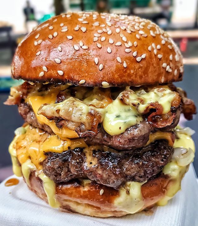 fitwaffle's tweet photo. Celebrating National Burger Day by throwing back to this incredible double bacon cheeseburger from one of our favourite burger joints in London @black_bear_burger 😍🍔🙌🏻
Just look at how it glistens 🤤
Who’s eaten a burger today!?
•
•
•
#doublechees… https://t.co/9GFPFUr4ym https://t.co/HiTBjrjbkk