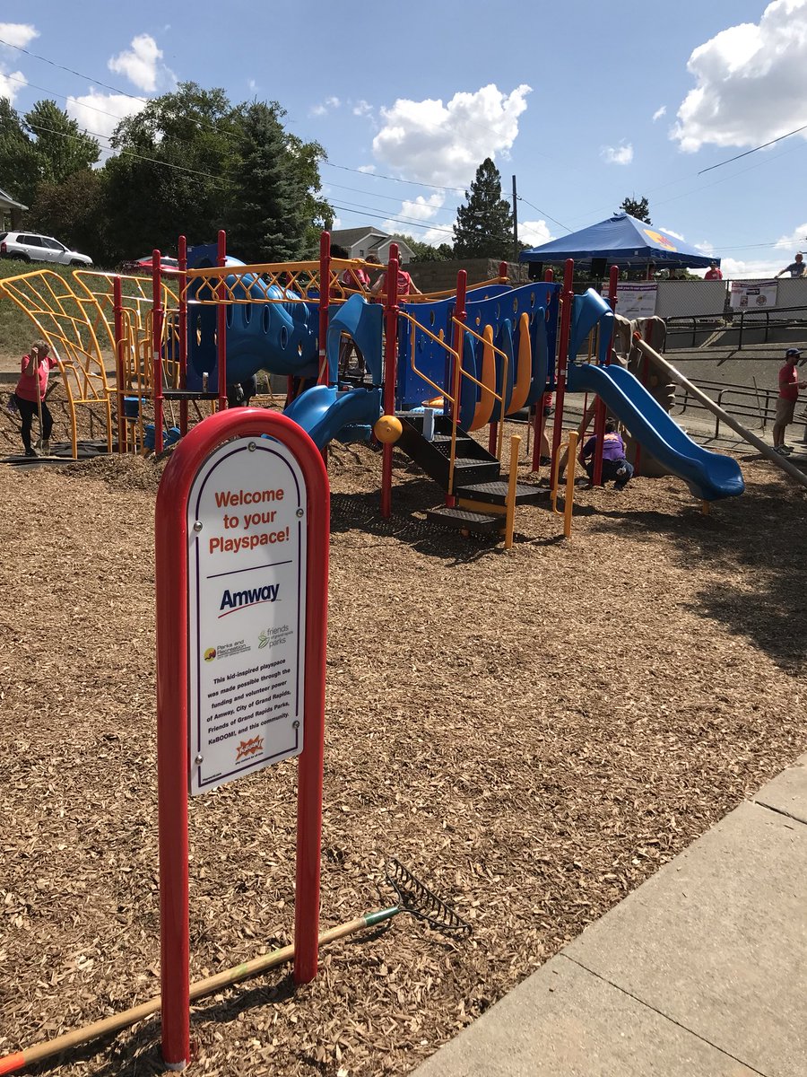 gwwade's tweet photo. @AmwayHeartsWMI 2018 KaBOOM! is complete! Highland Park has a new playground thanks to City of GR, Friends of GR Parks and Amway. Great work everyone! #playmatters #amwayvolunteers #kaboom #lifeatamway @mayorbliss https://t.co/kLuWOckyb5