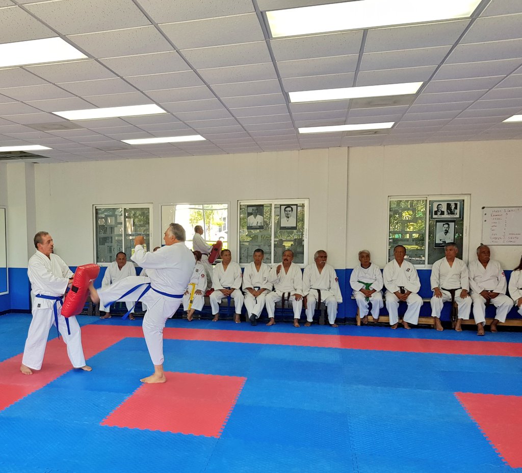 Continuamos con la #OlimpiadaNicolaítadelaTerceraEdad en las instalaciones de la Unidad Deportiva Don #JesúsHinojosa organizadas por la Dirección @deportesanico y la Secretaría de <a href="/Des_HumanoSN/">Desarrollo Humano SN</a> en la modalidad de #KARATEDO #LOSGRANDESDESANICOLAS <a href="/Cicmty/">CIC</a> <a href="/GobSanNicolas/">Gobierno de San Nicolás</a> <a href="/_JaviHdz/">Javier hernandez</a>