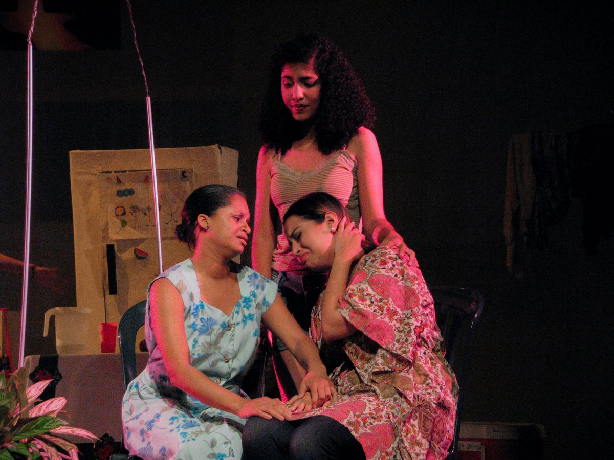teatromunccs's tweet photo. Presentándose en el 5to @festivalrosaccs "#LaQuintaDayana" mostró una magnífica puesta en escena. Una obra de #Teatro por parte del grupo #TeatralTreal.
@AlcaldiaCCS @LachinaPSUV @ccsfundarte #23Ago #22ago #LGBTI https://t.co/PXULEx8Vl6