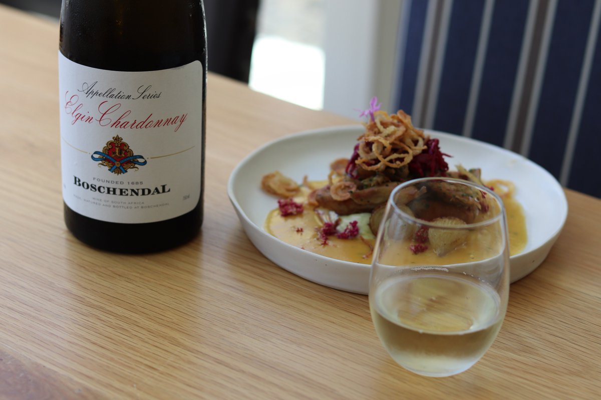 BoschendalWines's tweet photo. Flight 3: Our Chardonnay: Pronounced citrus with hints of oak and signature minerality. Finishing with a remarkeble intensity and length. #ElginWine #ElginTweetUp https://t.co/RBJOsg8ljd