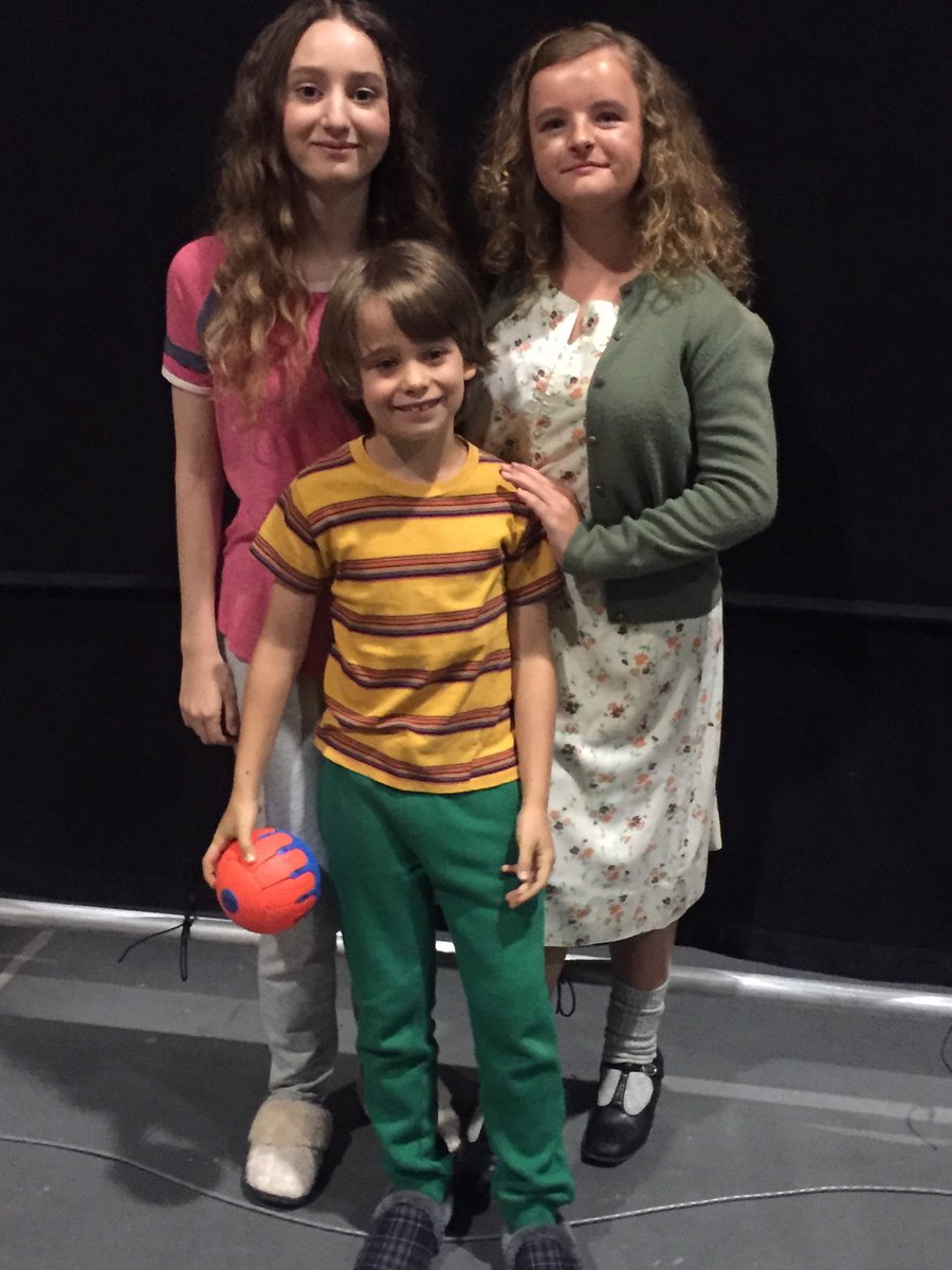 Had a blast in LA this week on the set of <a href="/SplittingUpABC/">SplittingUpTogether</a>, filming with <a href="/jennafischer/">Jenna Fischer</a>, <a href="/theoliverhudson/">Oliver Hudson</a>, <a href="/bobbyleelive/">Bobby Lee</a>, <a href="/GetDianeFarr/">Diane Farr</a>, <a href="/OliviaKeville/">Olivia Keville</a> and <a href="/SanderActor/">Sander Thomas</a>! Episode airing this fall 🍃🍂