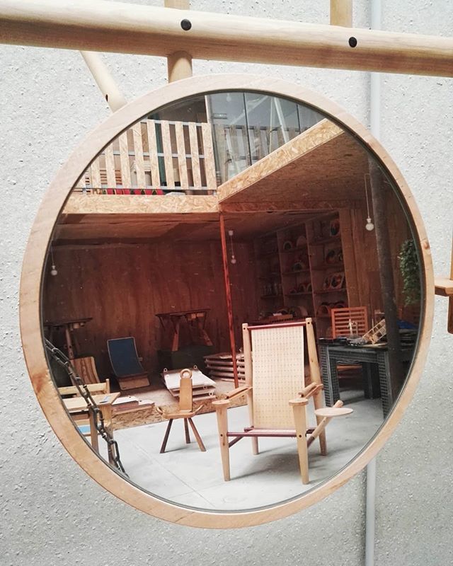 habitarlasforma's tweet photo. Espejos y reflejos....
Accesorio de nuestro mueble "WELCOME", reflejando en primer plano nuestra silla "DIDA".
#madera, #maderasostenible, #diseñoyfabricacion, #diseñoytradicion, #woodworkingshop, #wood, #furnituredesign, #furniture, #desingwood, #showro… https://t.co/rNE5gnY0Pw https://t.co/4x3FxpFzQ4