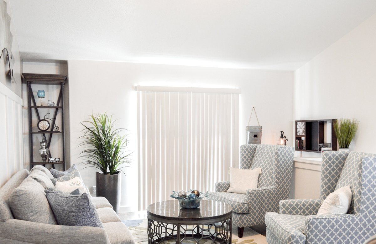 SeasonsForRent's tweet photo. Our living rooms are a perfect combination of luxury living with the feeling of a home!
.
.
.
.
How do you decorate your living room?

#seasonsapartments #utahliving #utah #apartments #living #luxury #livingroom #decorating https://t.co/avcfgsdYqE