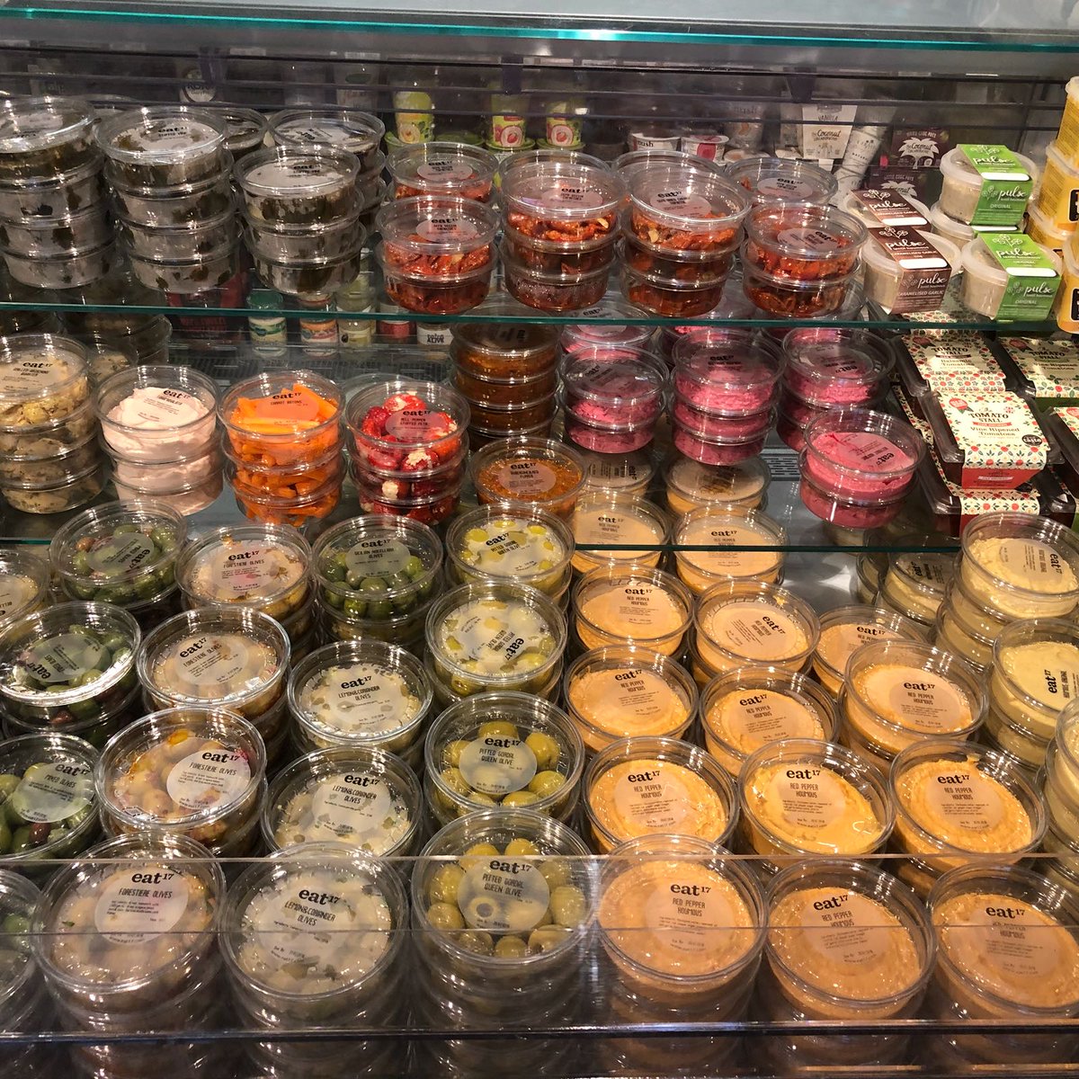 EAT_17's tweet photo. Dreaming of all the wonderful things to eat this #BankHolidayWeekend... Where to begin!? 😍😍😍 #dips #makehummusnotwar #lovelocal #foodie https://t.co/BToGlohwqC