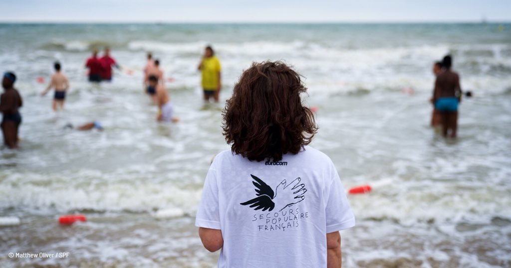 Hier, 5 000 enfants qui ne sont pas partis en vacances ont passé la journée sur la plage de Cabourg, grâce au <a href="/SecoursPop/">Secours populaire</a> . Pour faire vivre ses moments magiques, ils ont besoin de soutien. 
👉Pour faire un don de 10€, envoyez DON par SMS au 92 22 22