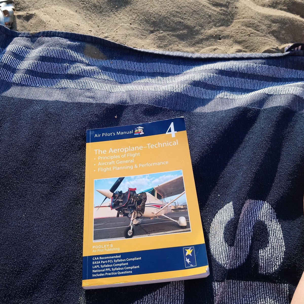 vl_bryan's tweet image. Holiday reading... #avgeek #backtoschool #principlesofflight