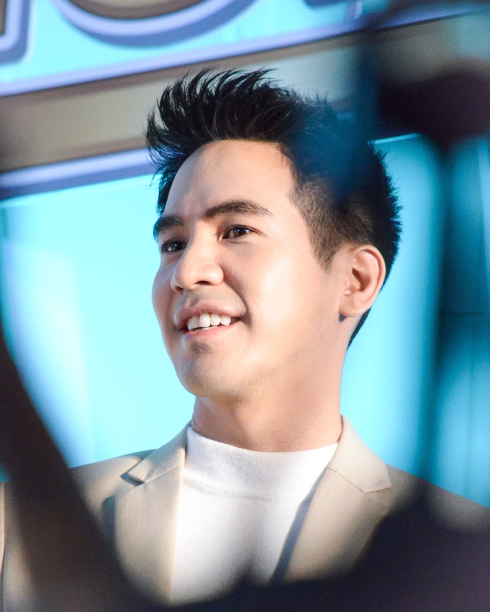 icrssss's tweet photo. รักคำเดียวเลยที่ทำให้พวกเรายอมทนร้อน ทนฝน ☺️💙 เชื่อว่าพี่รับรู้ :) #popezaap https://t.co/hXouOwezfH