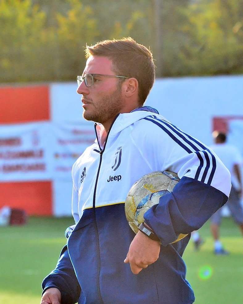 GiovaniBN's tweet photo. 🆕 #Juventus, le panchine dei Pulcini 2010: saranno Giuseppe #Comito e Stephan #Saporito gli allenatori nella stagione 2018/19.
➡️ https://t.co/jP1wfY2RE9 https://t.co/CROl1ONaBk